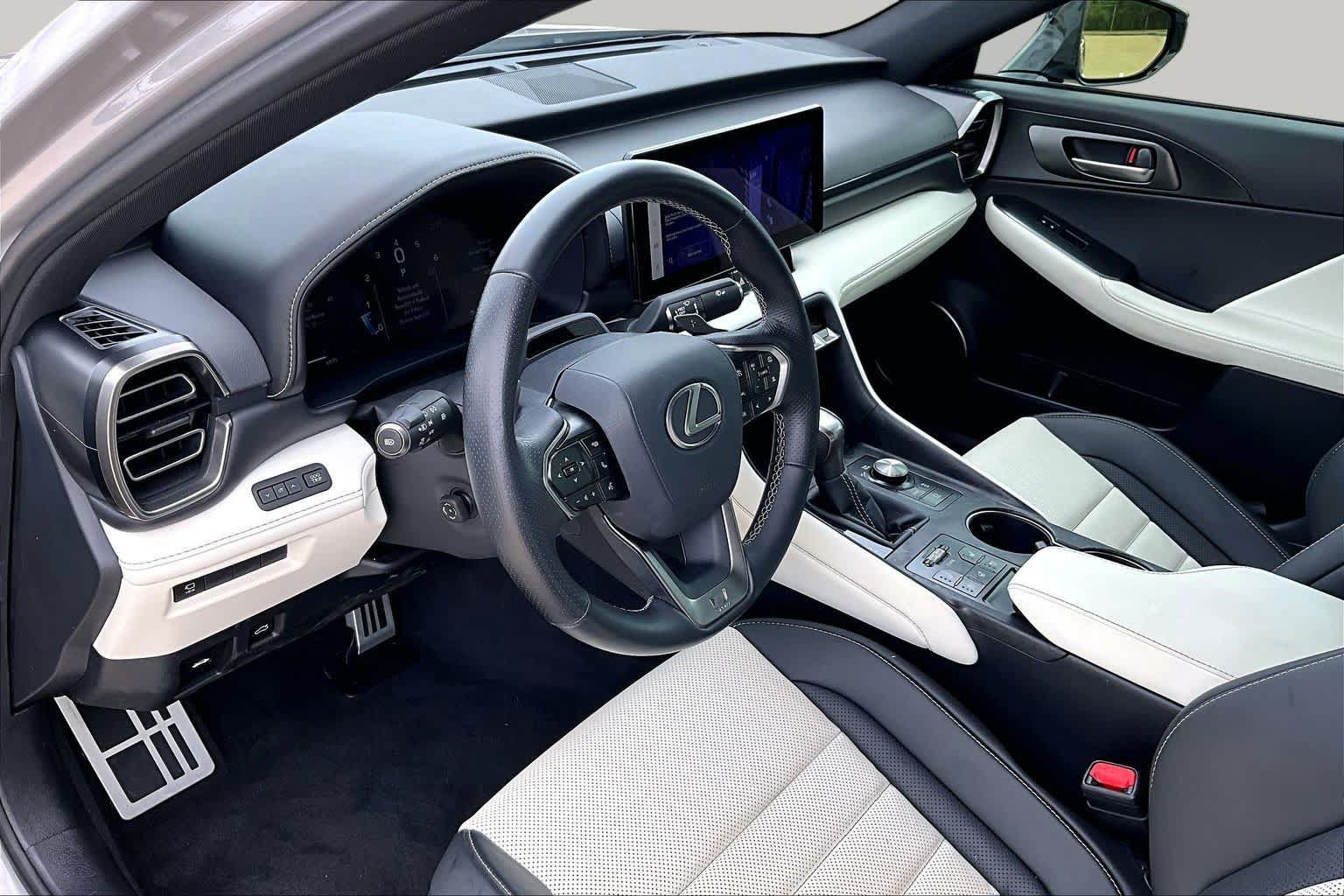 Used 2026 Lexus IS 350 F Sport w/ Technology Package RWD image 16