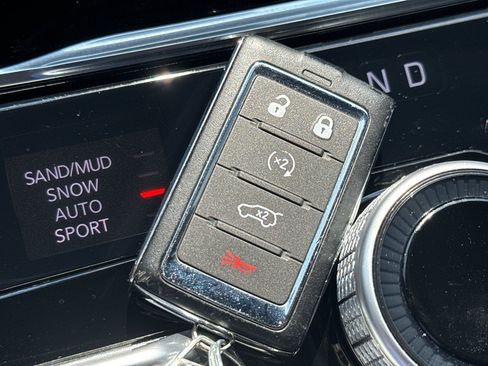 Used 2024 Jeep Grand Cherokee Limited w/ Black Appearance Package AWD/4WD image 37