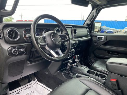 Used 2020 Jeep Wrangler Unlimited Sahara w/ Dual Top Group AWD/4WD image 10