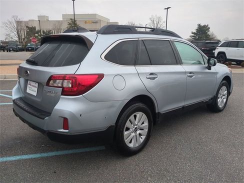 Used 2017 Subaru Outback 2.5i Premium image 4