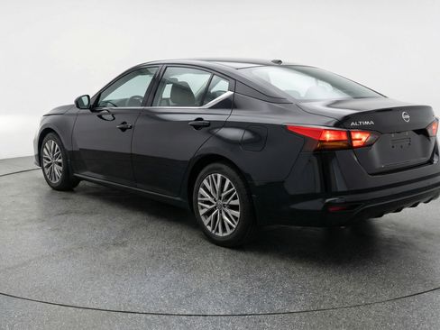 Used 2025 Nissan Altima 2.5 SV FWD image 6