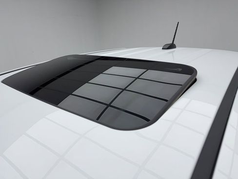 Used 2024 GMC Canyon AT4 w/ AT4 Premium Package image 12