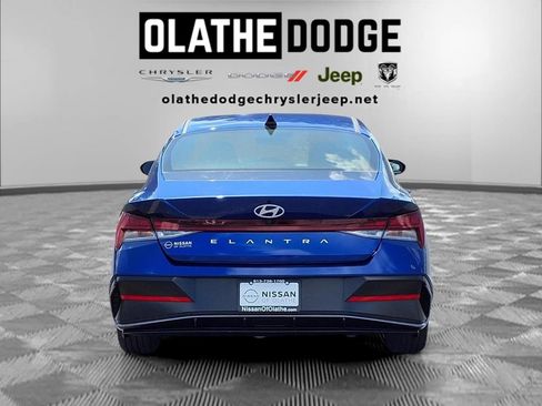 Used 2025 Hyundai Elantra SEL FWD image 28