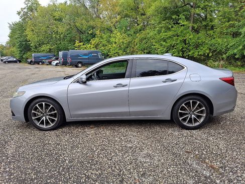 Used 2015 Acura TLX V6 image 2