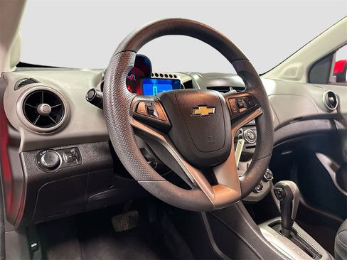 Used 2014 Chevrolet Sonic LT image 10