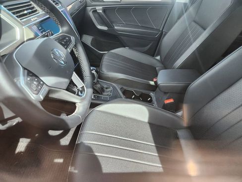 Used 2023 Volkswagen Tiguan SE FWD image 11