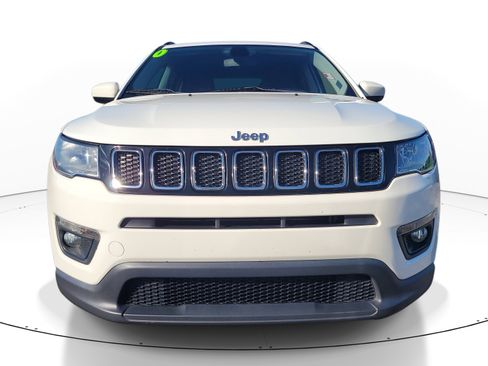 Used 2020 Jeep Compass Latitude FWD image 2