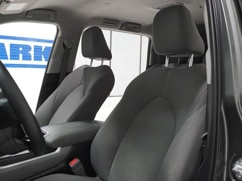 Used 2022 Toyota Highlander L FWD image 6