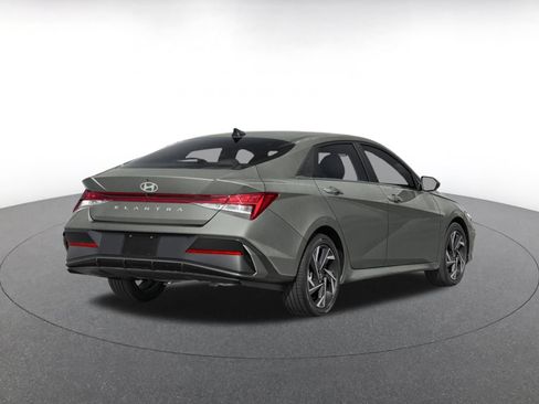 Used 2025 Hyundai Elantra SEL FWD image 2