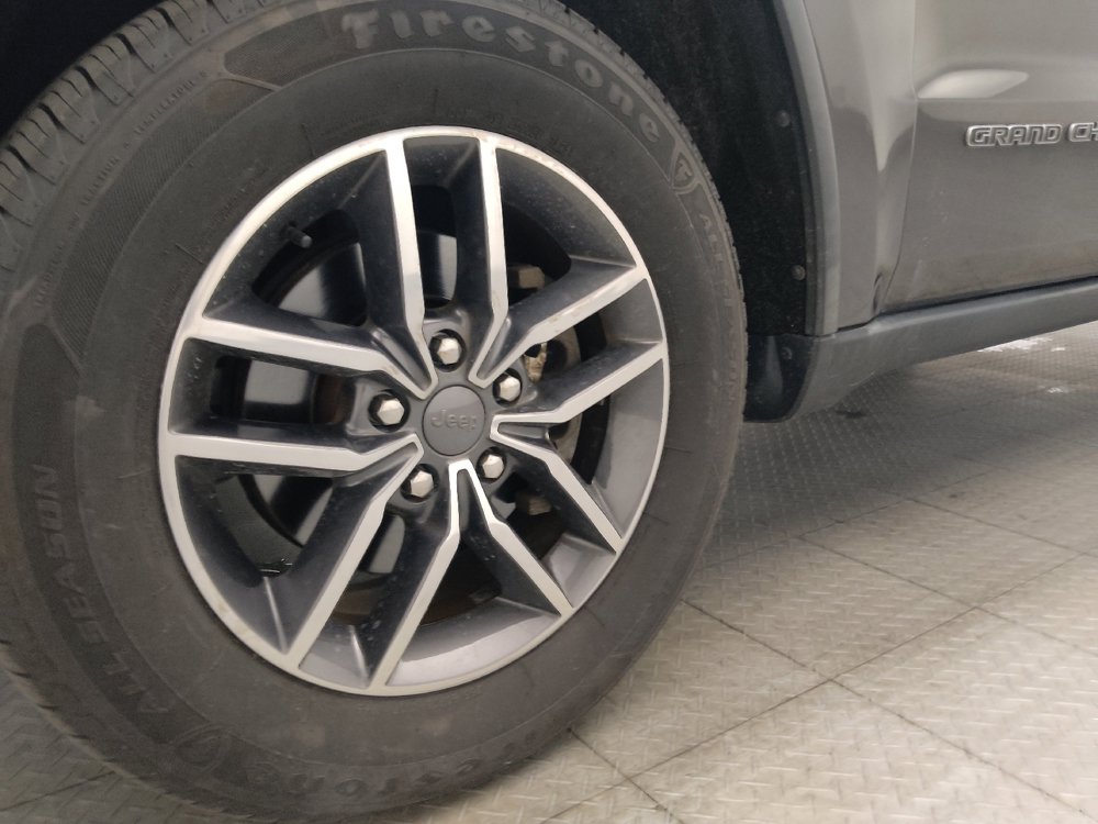 Used 2019 Jeep Grand Cherokee Laredo w/ 18" Wheel & 8.4" Radio Group AWD/4WD image 31