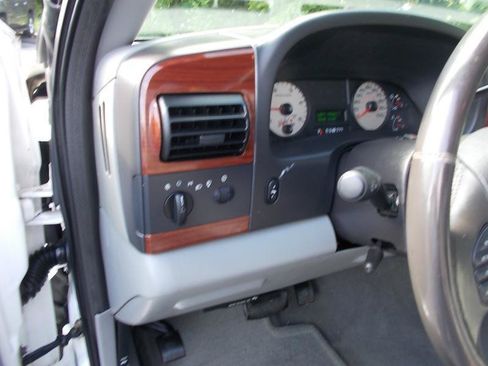 Used 2006 Ford F350 Lariat AWD/4WD image 31