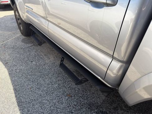 Used 2020 Toyota Tacoma SR5 RWD image 9