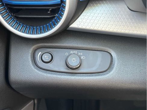 Used 2025 Chevrolet Trax LS w/ LS Convenience Package FWD image 29