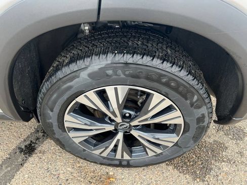 Used 2023 Nissan Rogue SV AWD/4WD image 25