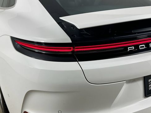 Used 2025 Porsche Panamera RWD image 11