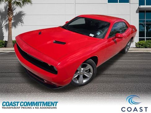 Used 2018 Dodge Challenger SXT image 2