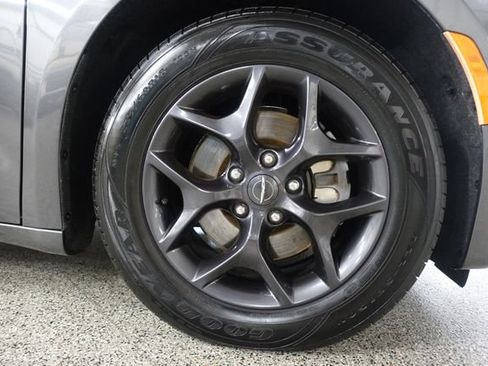 Used 2020 Chrysler Pacifica Touring-L Plus w/ Advanced Safetytec Group FWD image 29