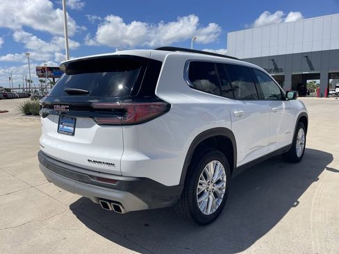 Used 2024 GMC Acadia Elevation w/ Luxury Package image 3