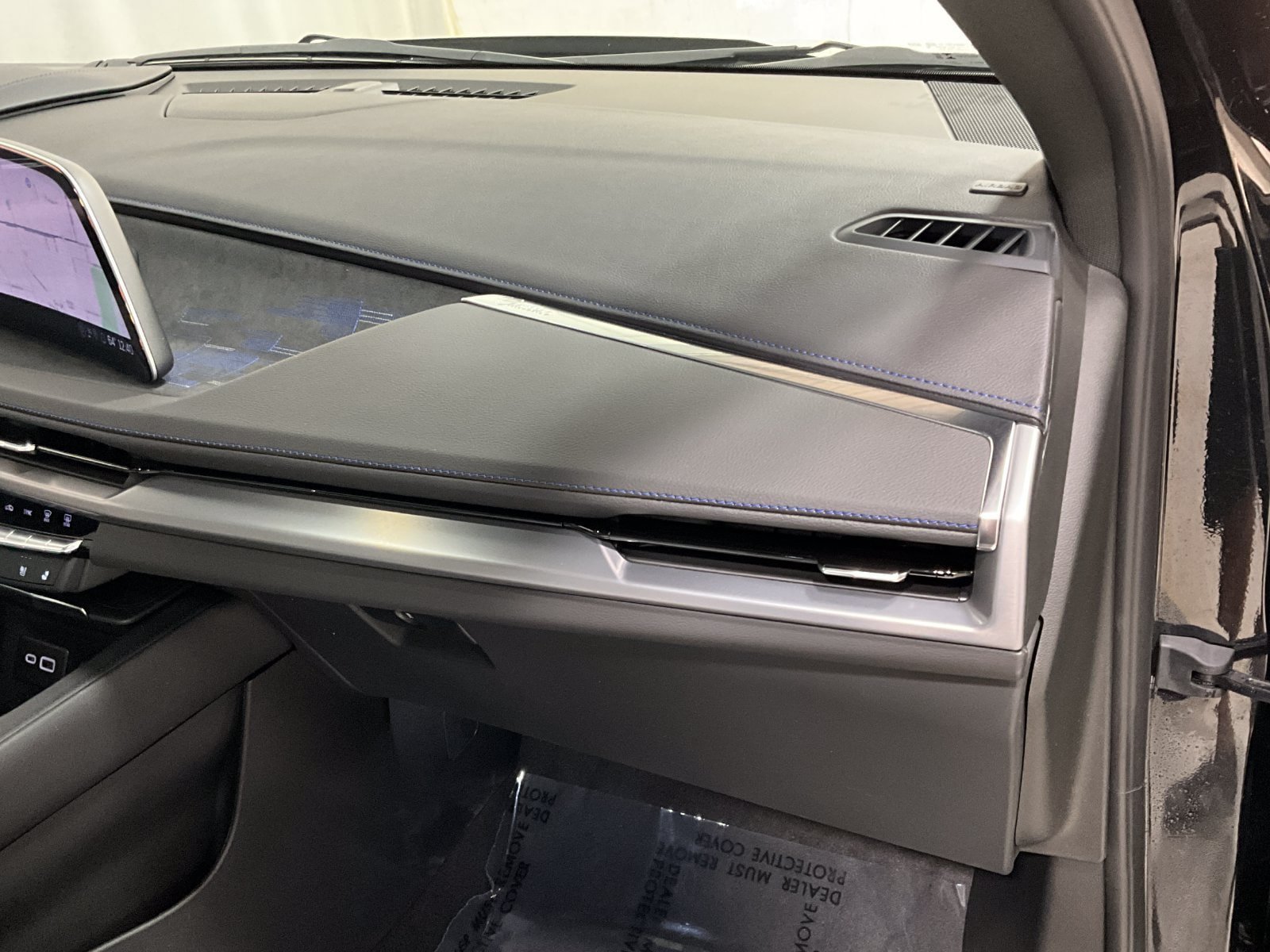 Used 2025 Cadillac XT4 Sport AWD/4WD image 15