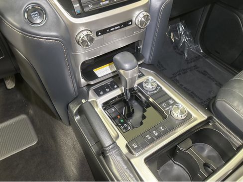 Used 2020 Toyota Land Cruiser Heritage Edition image 31