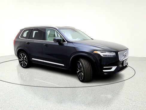 Used 2024 Volvo XC90 B6 Plus image 5