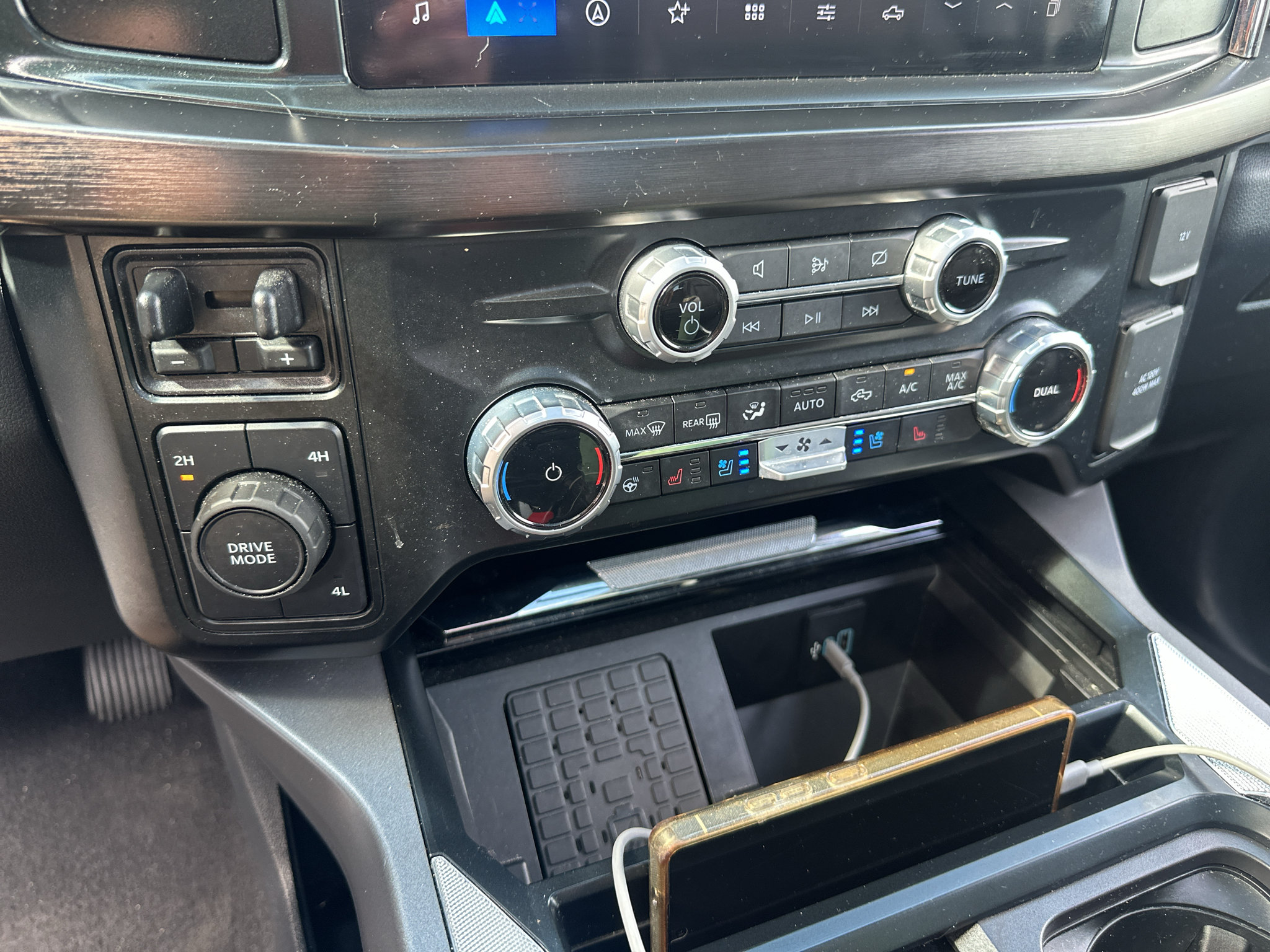 Used 2023 Ford F250 Lariat w/ Sport Appearance Package AWD/4WD image 28