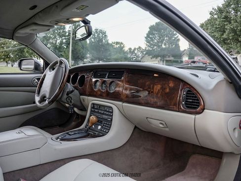 Used 1999 Jaguar XK8 Convertible image 37
