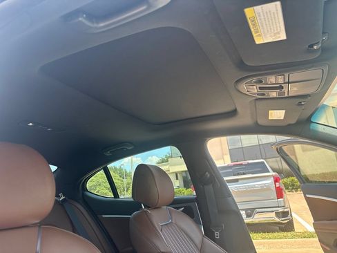 Used 2021 Genesis G70 3.3T RWD image 19