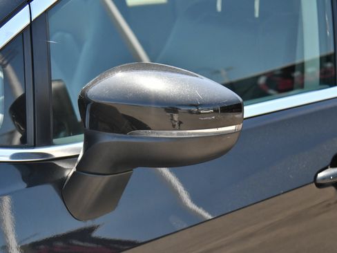 Used 2023 Chrysler Pacifica Touring-L FWD image 13