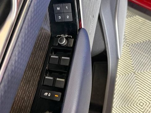 Used 2018 Land Rover Range Rover Velar R-Dynamic SE AWD/4WD image 29