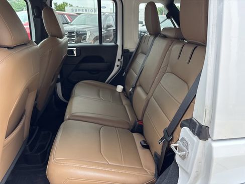 Used 2022 Jeep Wrangler Unlimited Sahara w/ Cold Weather Group AWD/4WD image 17