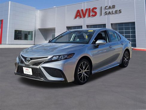 Used 2024 Toyota Camry SE image 1
