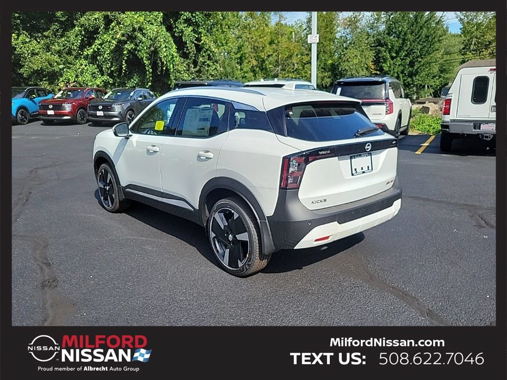 Used 2025 Nissan Kicks SR w/ SR Premium Package AWD/4WD image 2