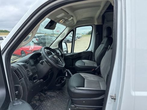 Used 2024 RAM ProMaster 2500 w/ Convenience Group FWD image 11