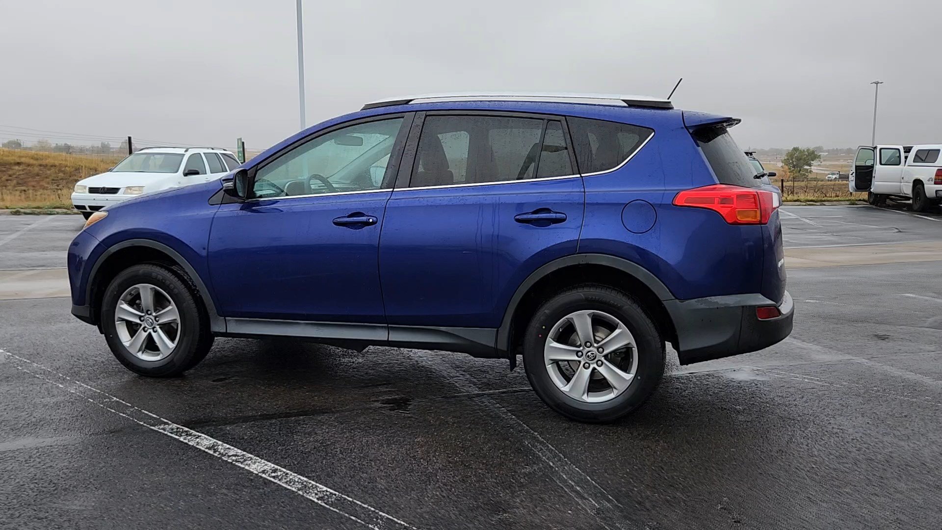 Used 2015 Toyota RAV4 XLE AWD/4WD image 2