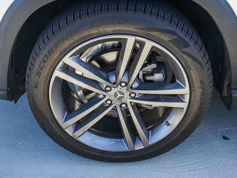 Used 2022 Mercedes-Benz GLE 350 4MATIC w/ Premium Package image 11