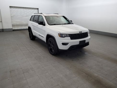 Used 2019 Jeep Grand Cherokee Laredo AWD/4WD image 13