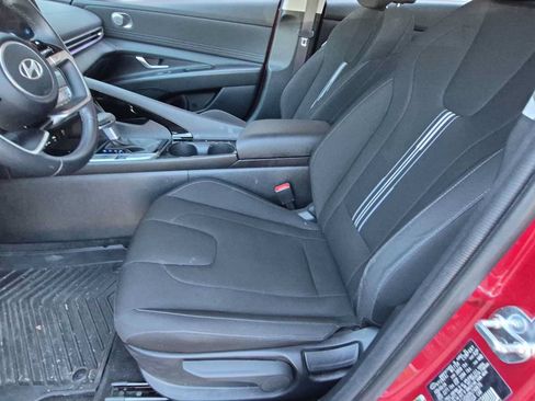 Used 2024 Hyundai Elantra SEL w/ Convenience Package FWD image 16