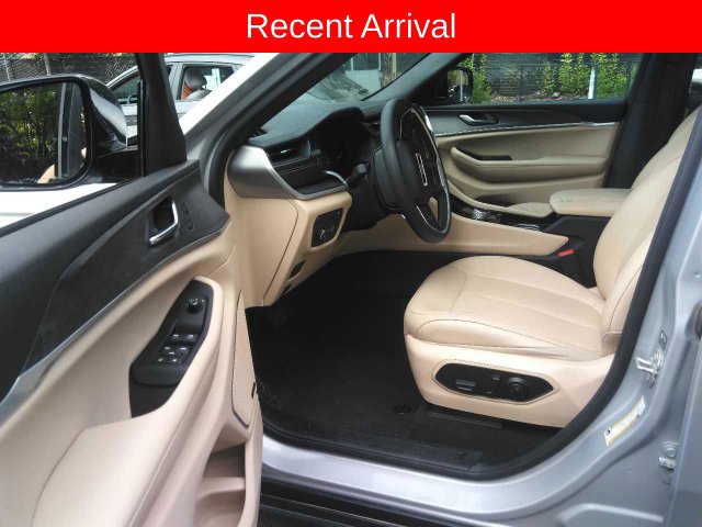 Used 2024 Jeep Grand Cherokee Limited 4xe AWD/4WD image 2