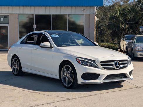 Used 2015 Mercedes-Benz C 300 4MATIC Sedan image 4