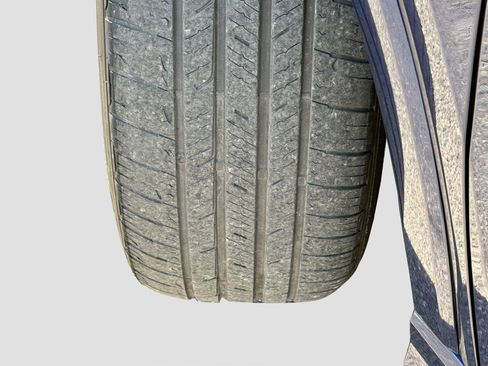 Used 2024 Audi Q4 e-tron Premium image 41