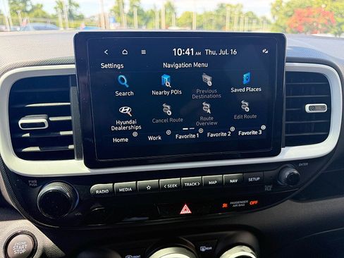 Used 2025 Hyundai Venue Limited FWD image 27