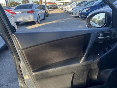 Used 2013 MAZDA MAZDA3 i SV w/ Convenience Pkg image 11