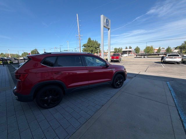 Used 2023 Volkswagen Taos SE FWD image 11