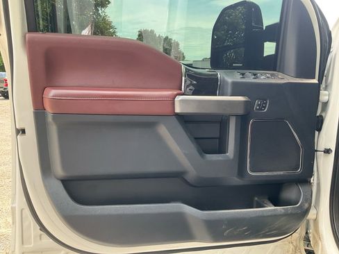 Used 2022 Ford F350 Platinum w/ FX4 Off-Road Package AWD/4WD image 17