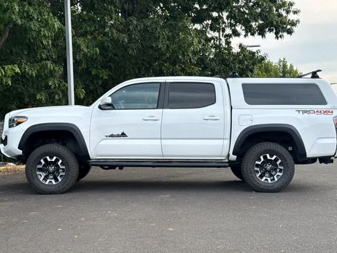 Used 2020 Toyota Tacoma TRD Off-Road w/ TRD Premium Off Road Package AWD/4WD image 5