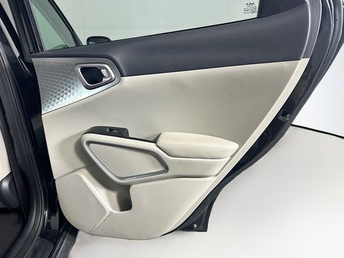 Used 2023 Kia Soul LX image 30