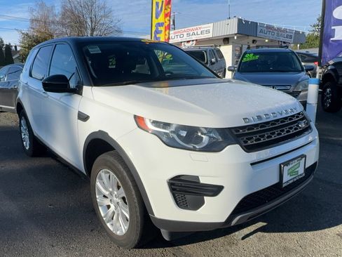 Used 2015 Land Rover Discovery Sport SE image 3