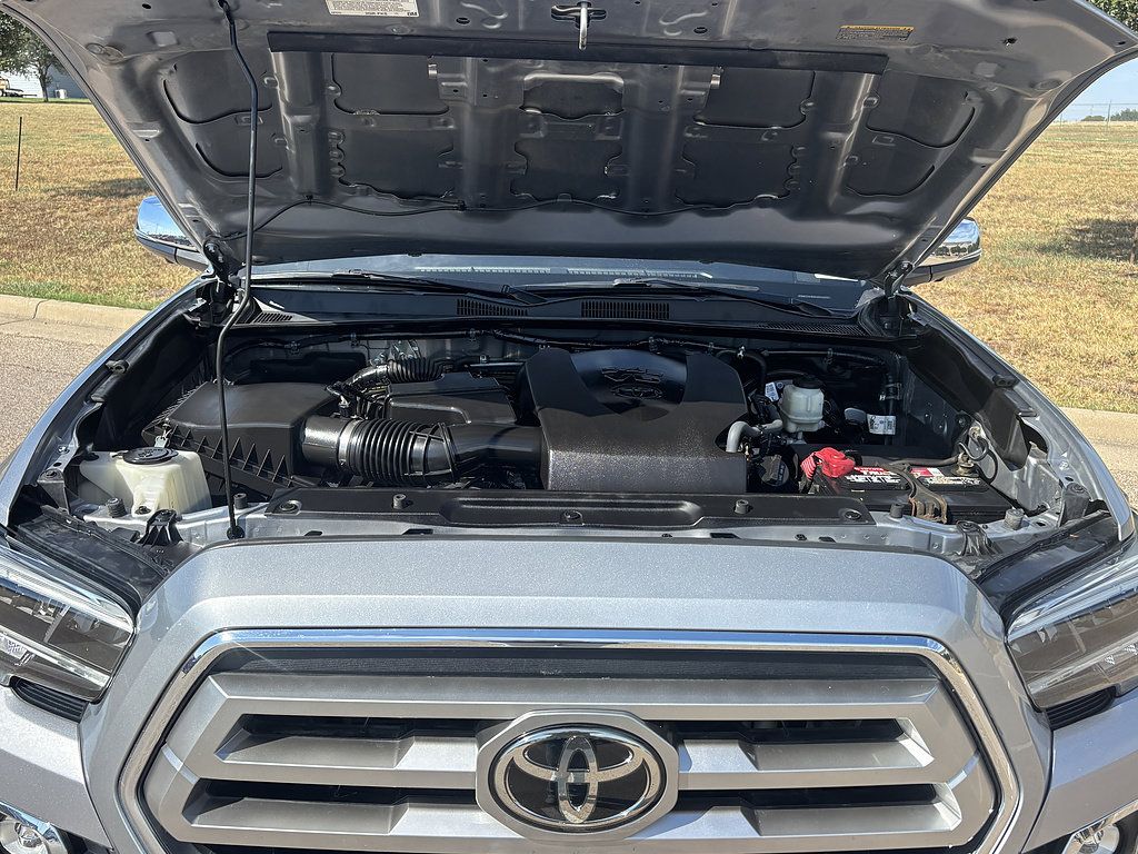 Used 2020 Toyota Tacoma Limited RWD image 3