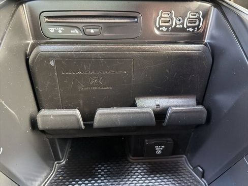 Used 2019 RAM 1500 Laramie AWD/4WD image 45